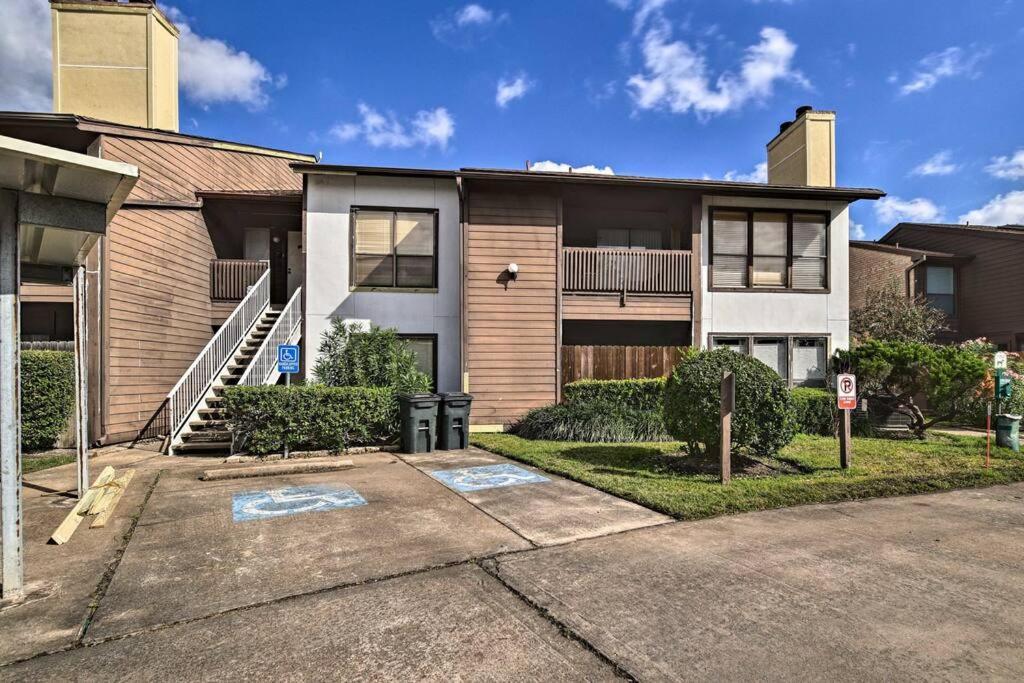 Nrg Apartment Houston Exterior photo