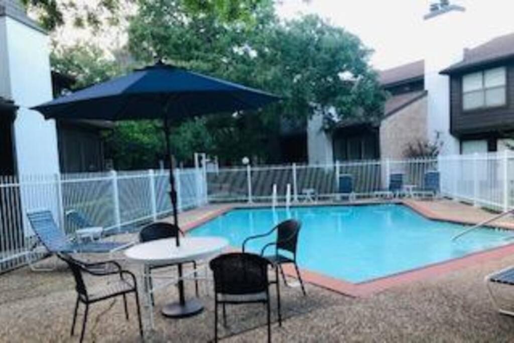Nrg Apartment Houston Exterior photo